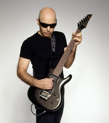 De artiest Joe Satriani